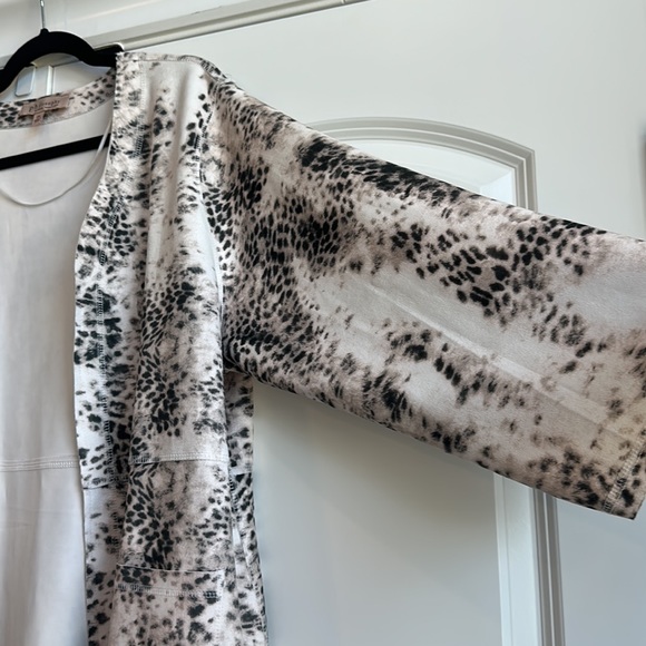 Philosophy 2X Animal Print Faux Leather Open Front Cardigan with Pockets - Picture 3 of 9